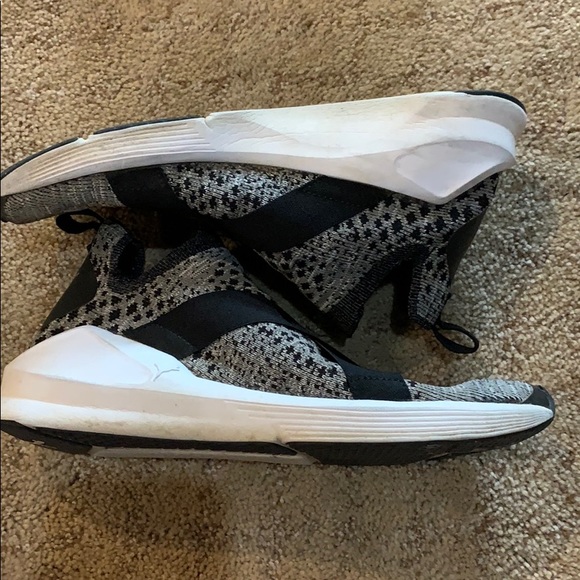 Boys size 4 no lace athletic shoes - Picture 5 of 5